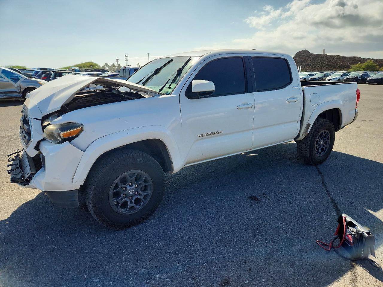 2017 Toyota Tacoma SR5, VIN 3TMAZ5CN2HM047733 — Перед