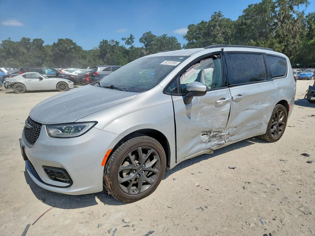 2023 Chrysler Pacifica Touring L, VIN 2C4RC3BG6PR528149 — Side