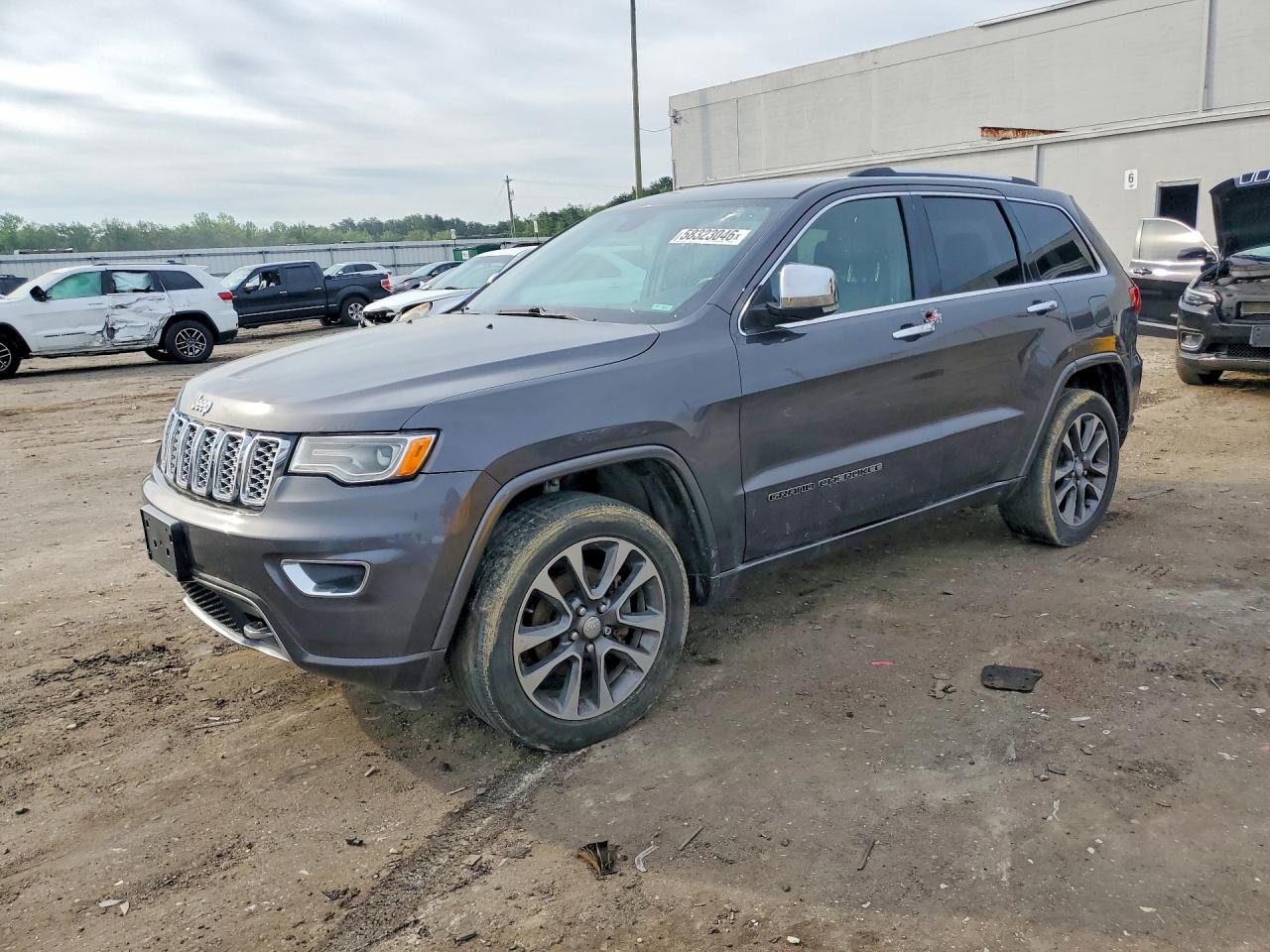 2017 Jeep Grand Cherokee Overland, VIN 1C4RJFCG2HC641855 — Бок