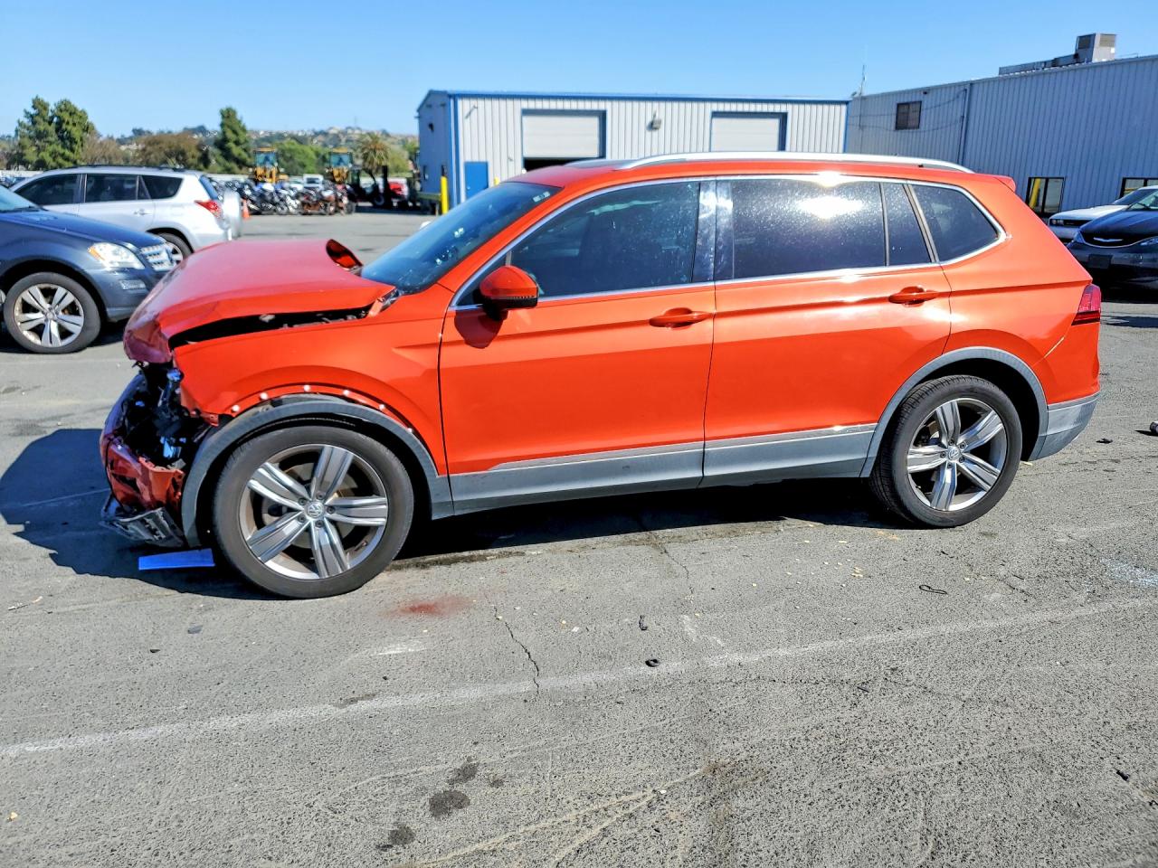 2018 Volkswagen Tiguan SEL Premium, VIN 3VV5B7AX2JM061595 — Front end