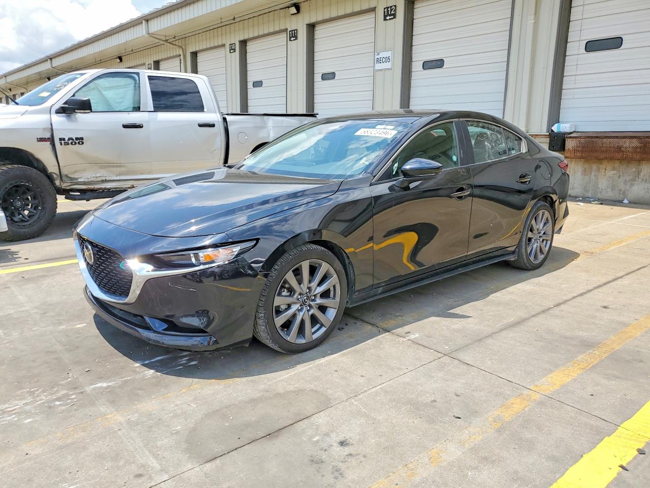 2025 Mazda 3 S Preferred, VIN 3MZBPACM6SM454579 — Бок