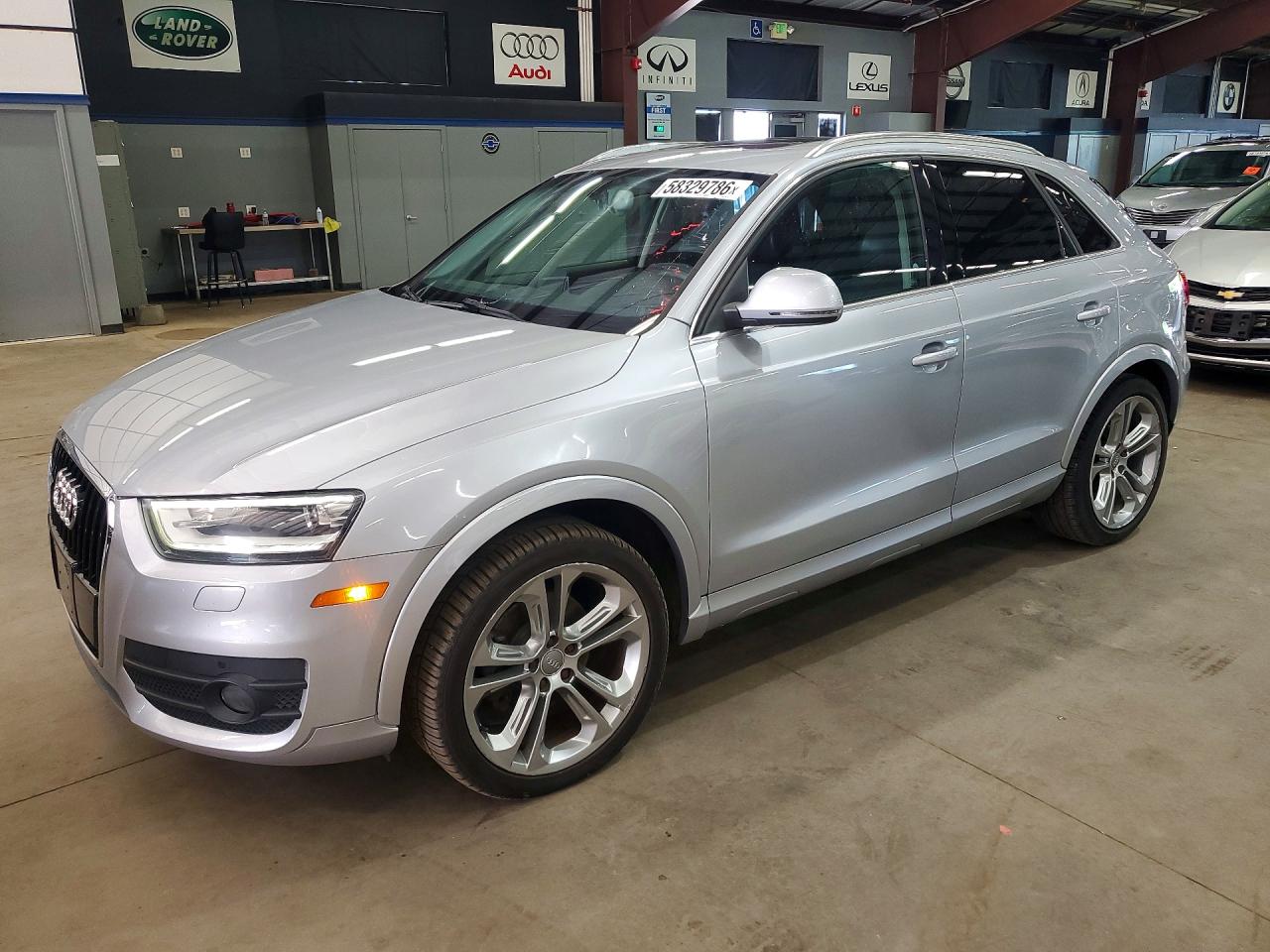 2015 Audi Q3 Prestige, VIN WA1GFCFSXFR010766 — Мелкие вмятины и царапины