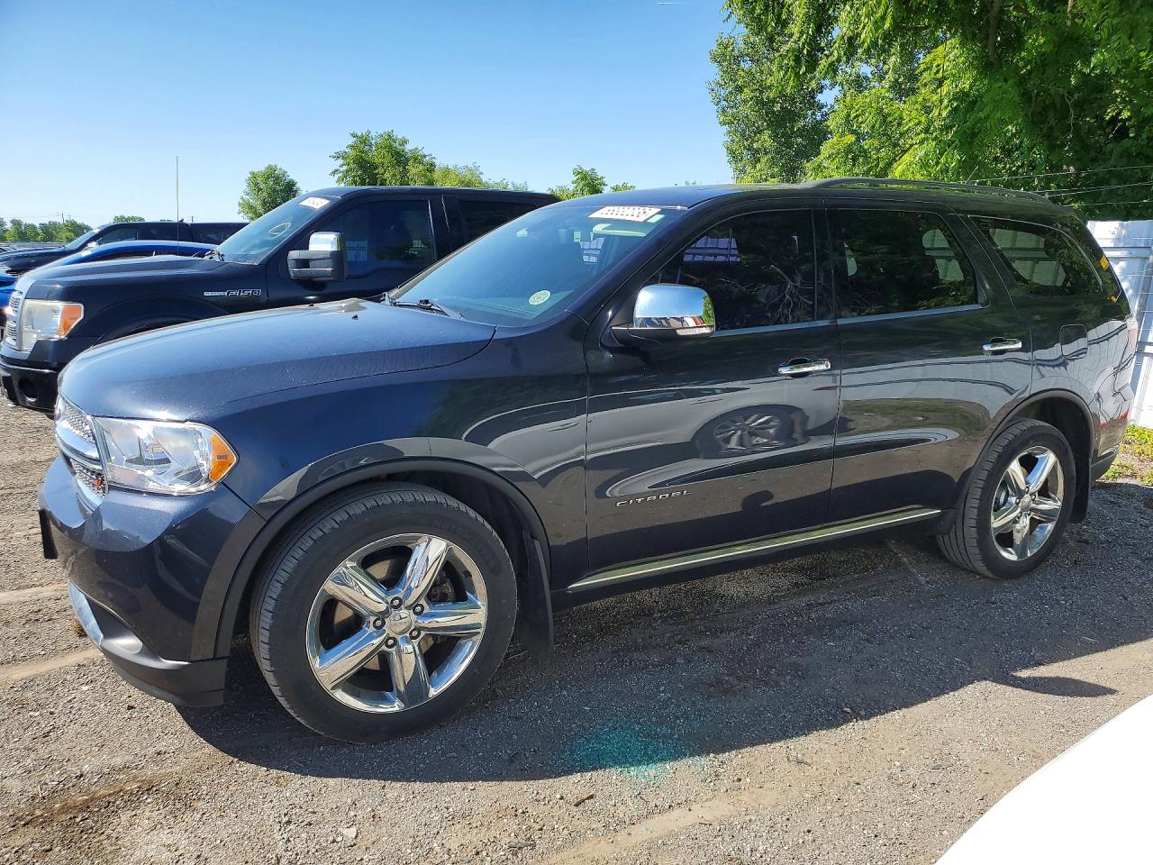 2013 Dodge Durango Citadel, VIN 1C4RDJEG7DC617844 — Side