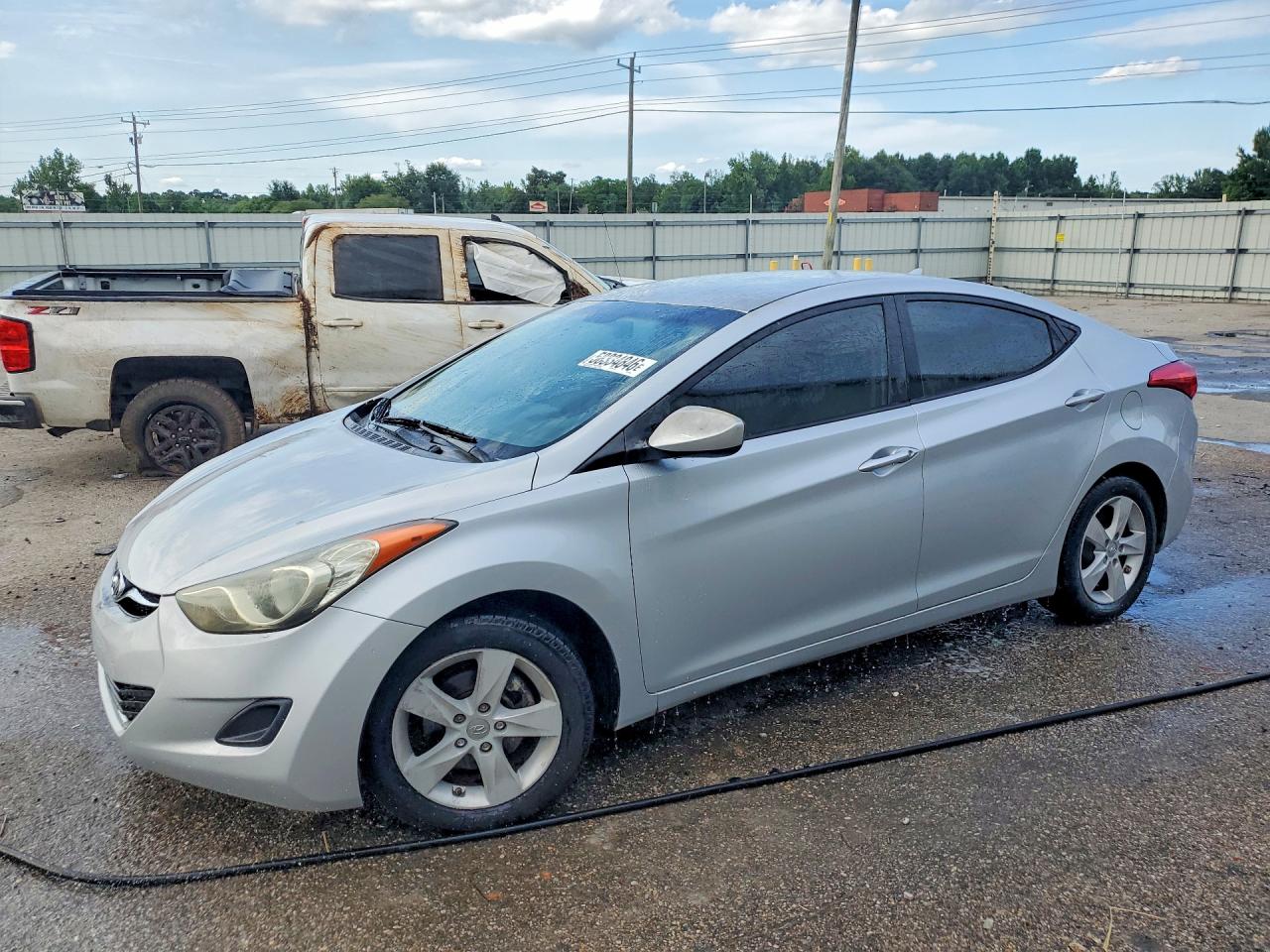 2011 Hyundai Elantra Limited, VIN 5NPDH4AE4BH025470 — Side