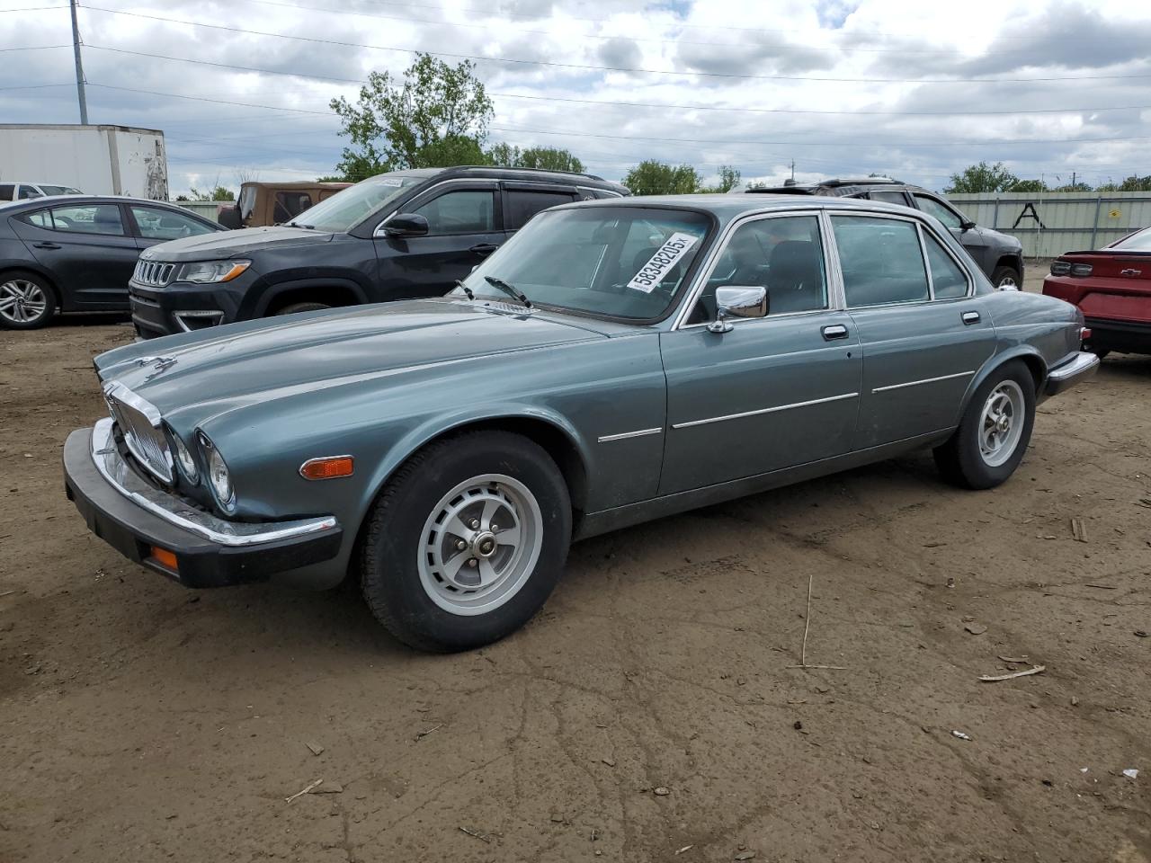 1986 Jaguar XJ, VIN SAJAV1340GC433323 — Minor dents and scratches