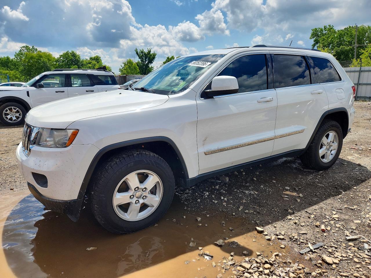 2013 Jeep Grand Cherokee Laredo, VIN 1C4RJFAG8DC642232 — Side
