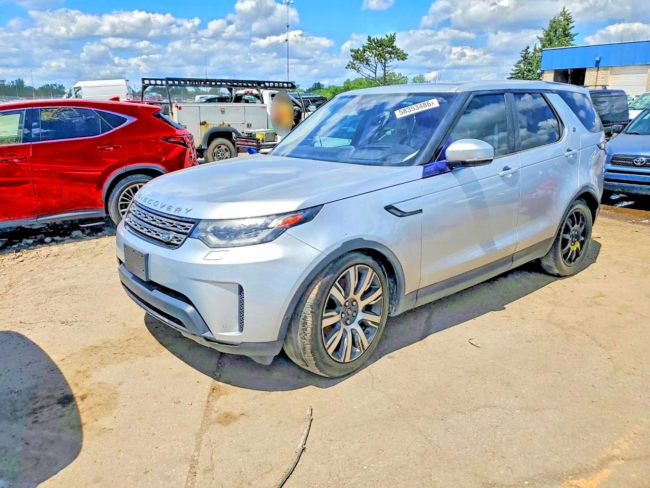 2018 Land Rover Discovery HSE, VIN SALRR2RVXJA059181 — Minor dents and scratches
