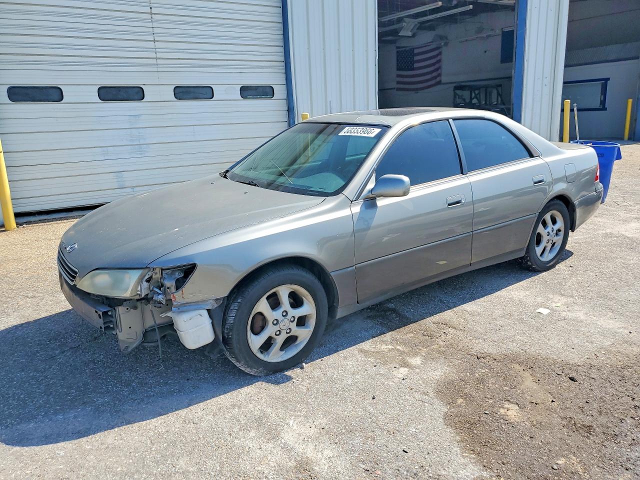 2000 Lexus ES 300, VIN JT8BF28G9Y0288003 — Front end