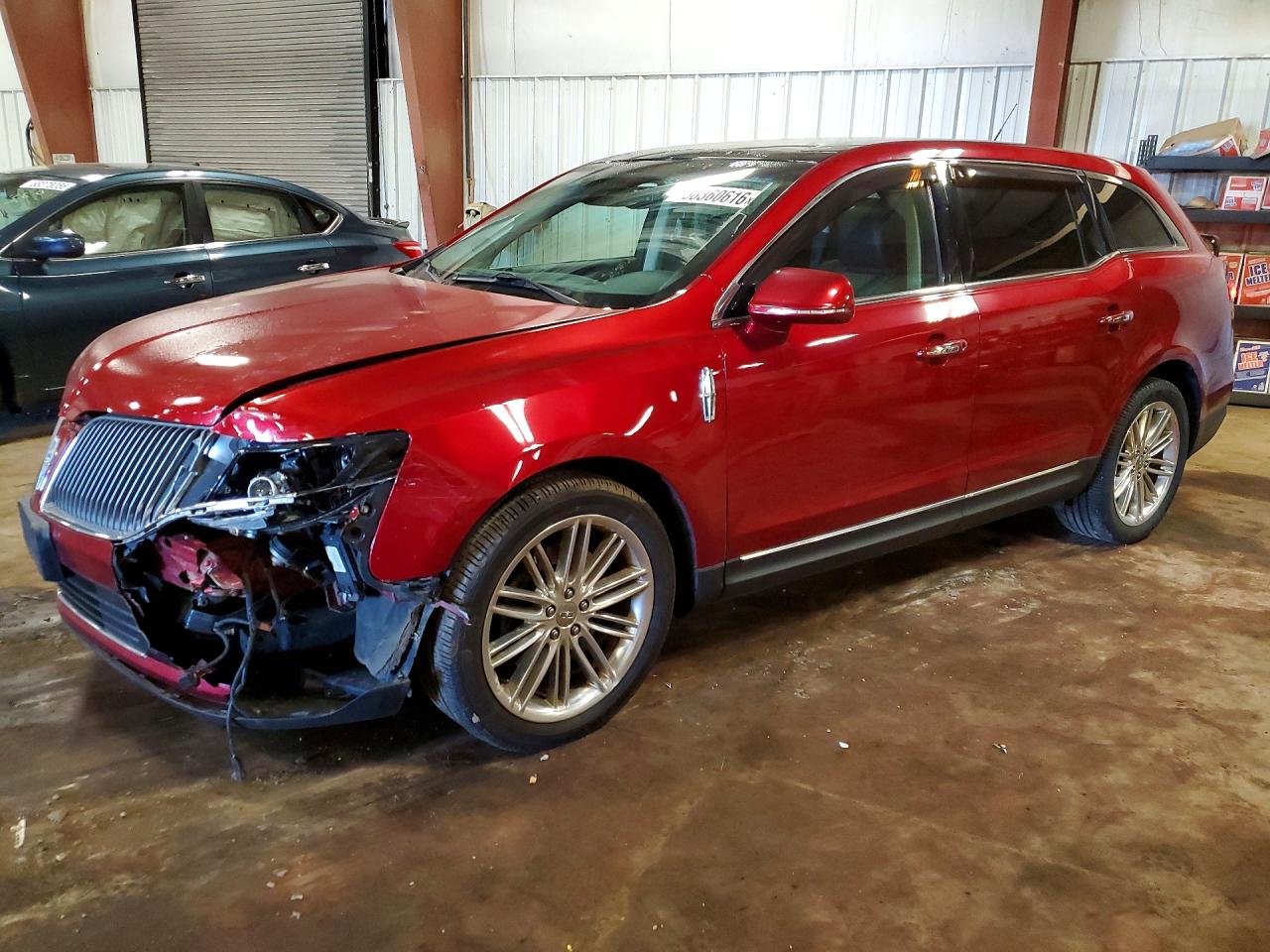2015 Lincoln MKT EcoBoost, VIN 2LMHJ5AT3FBL02024 — Front end