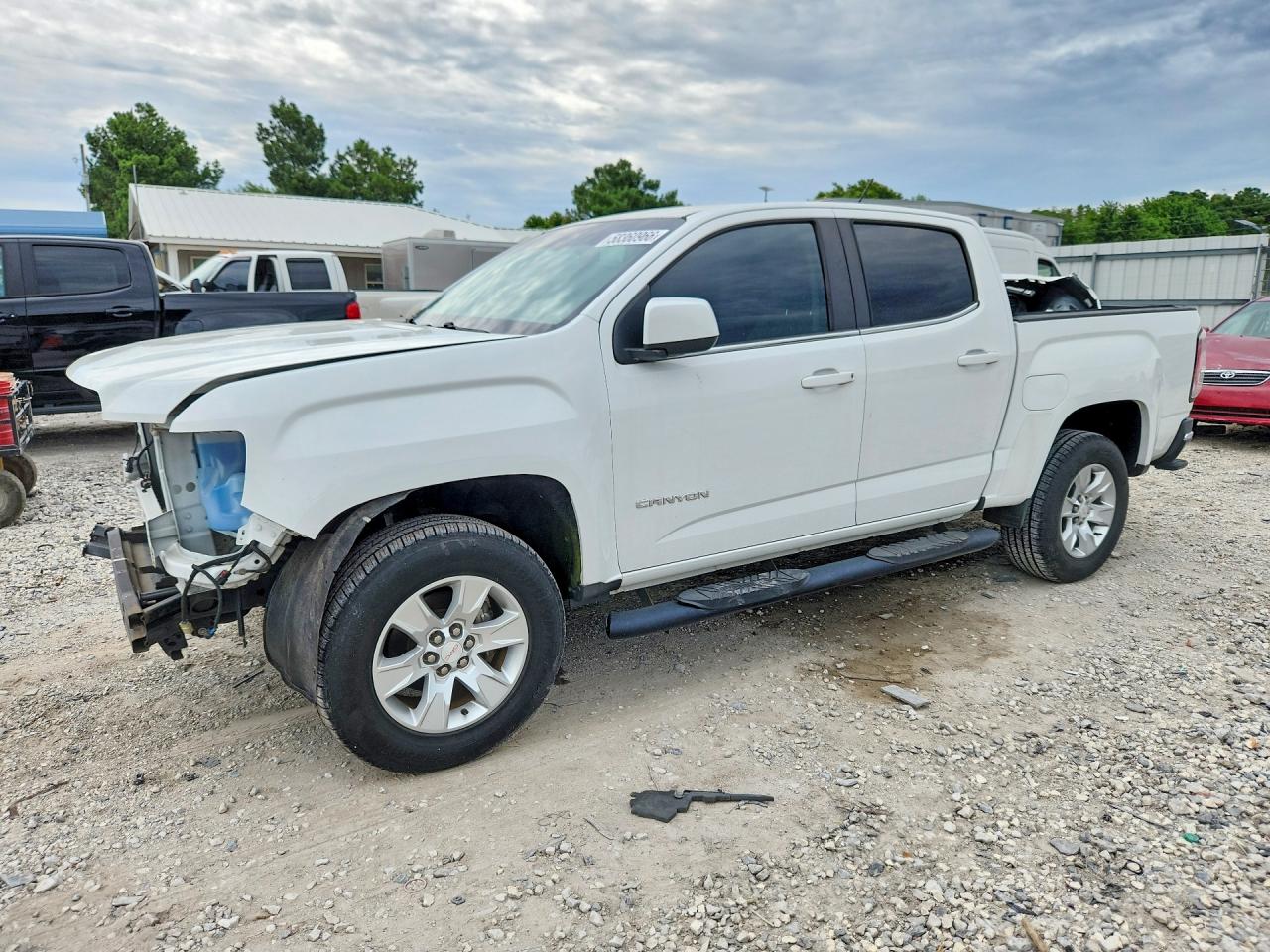 2017 GMC Canyon 2WD SLE, VIN 1GTG5CEN8H1182624 — Front end