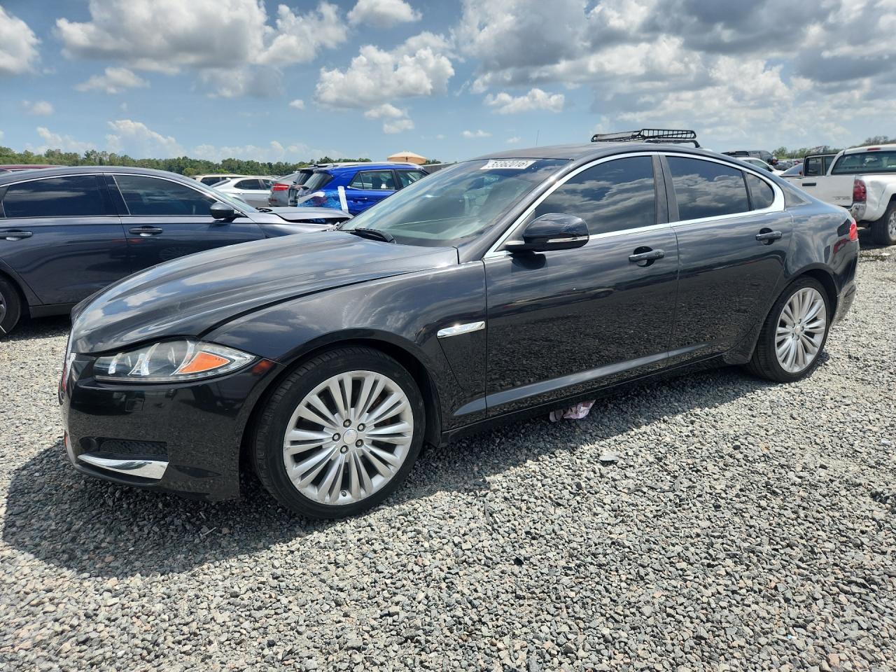 2015 Jaguar XF T Premium, VIN SAJWA0FS9FPU78984 — Side