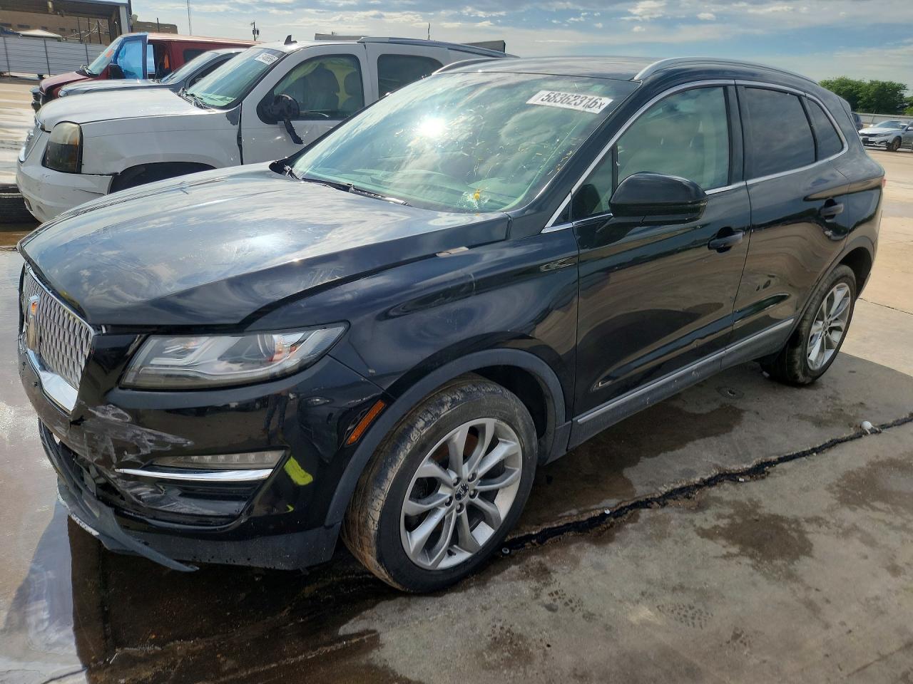 2019 Lincoln MKC Select, VIN 5LMCJ2D99KUL45871 — Бок
