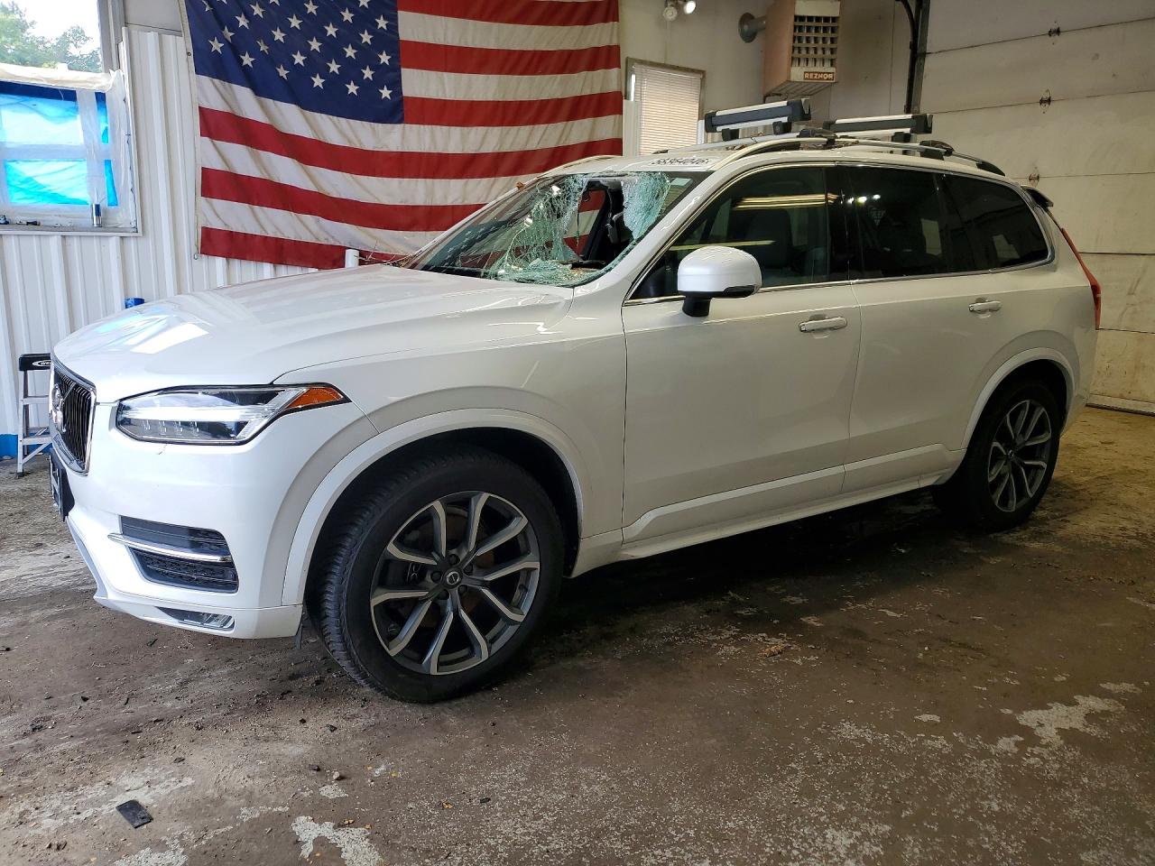 2017 Volvo XC90 Momentum, VIN YV4102XK0H1139135 — Крыша