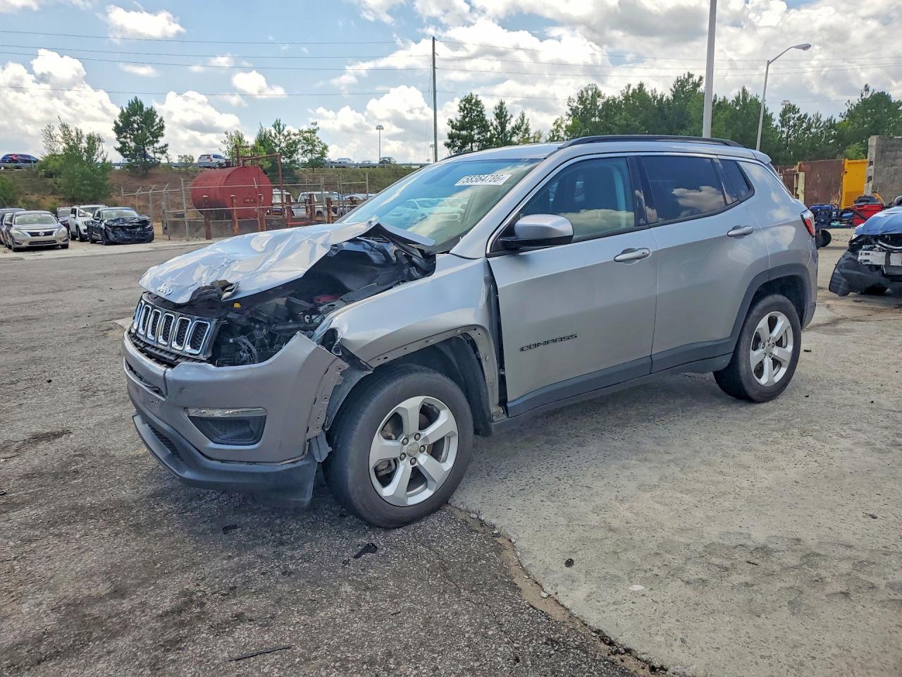 2020 Jeep Compass Latitude, VIN 3C4NJDBBXLT174612 — Front end
