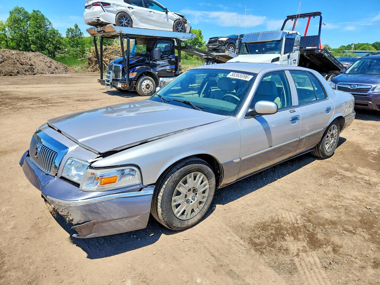 2006 Mercury Grand Marquis GS, VIN 2MEFM74V66X627002 — Перед
