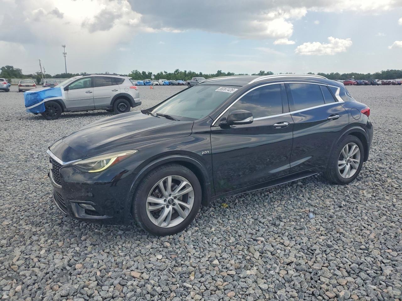 2018 Infiniti QX30 Sport, VIN SJKCH5CPXJA003332 — Front end