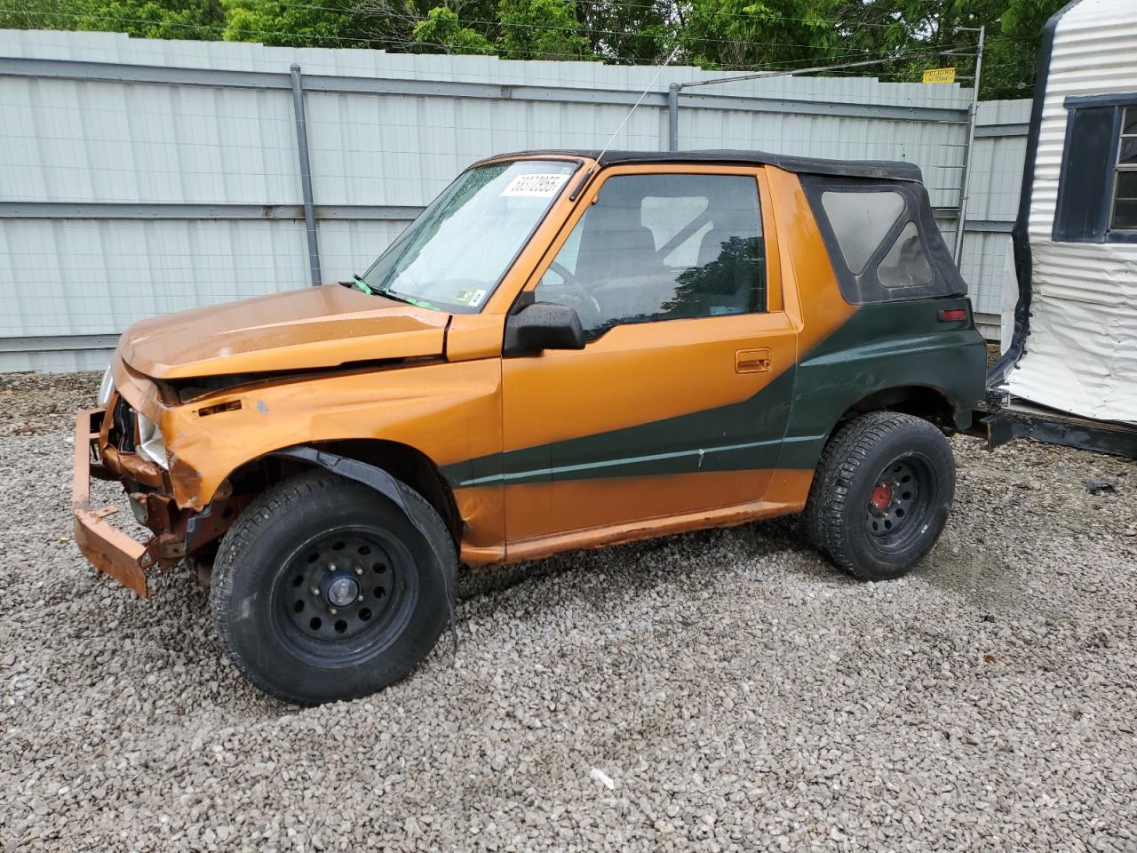 1996 Chevrolet Tracker, VIN 2CNBJ1862T6919221 — Front end