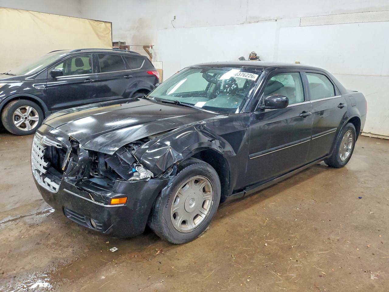 2005 Chrysler 300 Touring, VIN 2C3JA53GX5H176536 — Перед