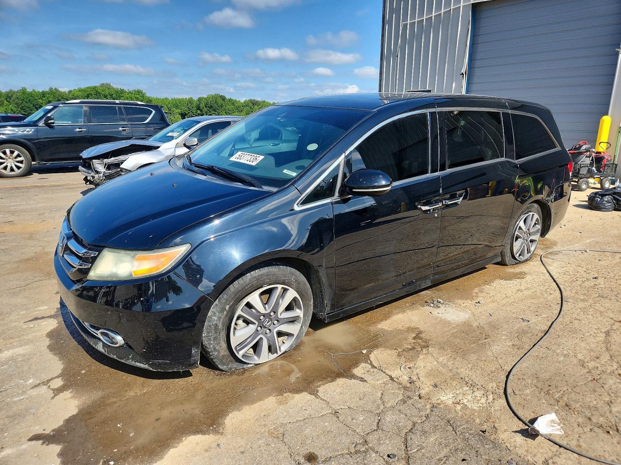 2017 Honda Odyssey Touring, VIN 5FNRL5H92HB005955 — Side