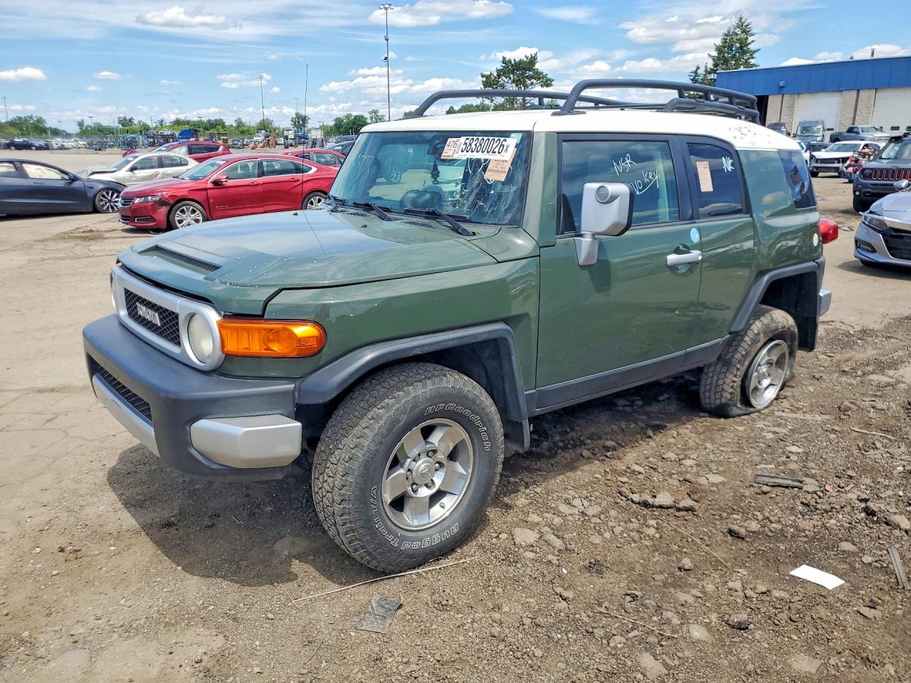 2010 Toyota FJ Cruiser, VIN JTEBU4BF1AK084644 — Minor dents and scratches