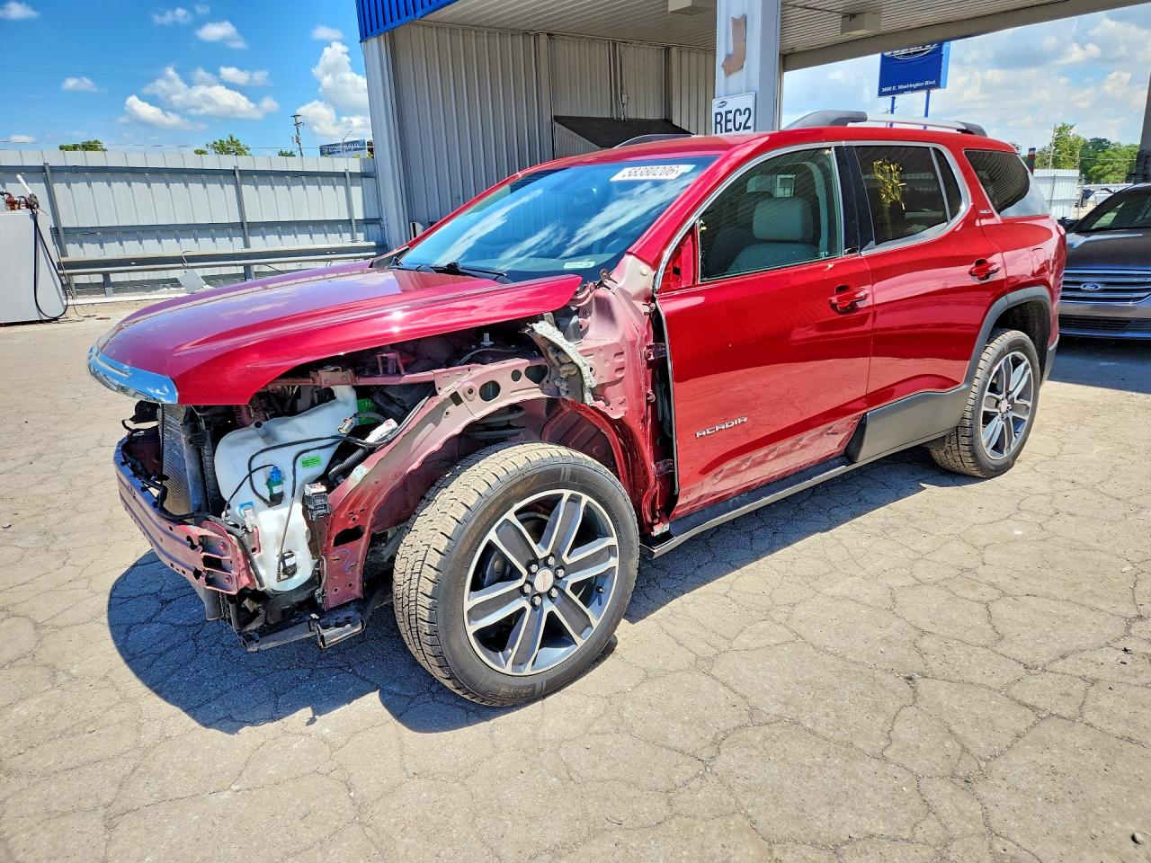 2020 GMC Acadia SLT, VIN 1GKKNULS7LZ184064 — Перед
