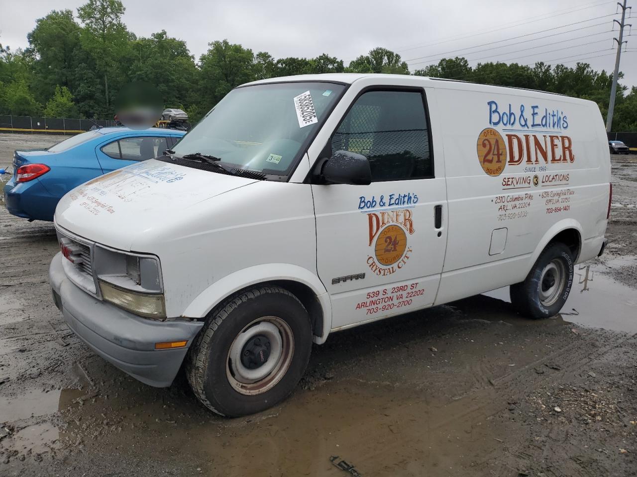 2000 GMC Safari Cargo, VIN 1GTDM19W2YB502687 — Front end