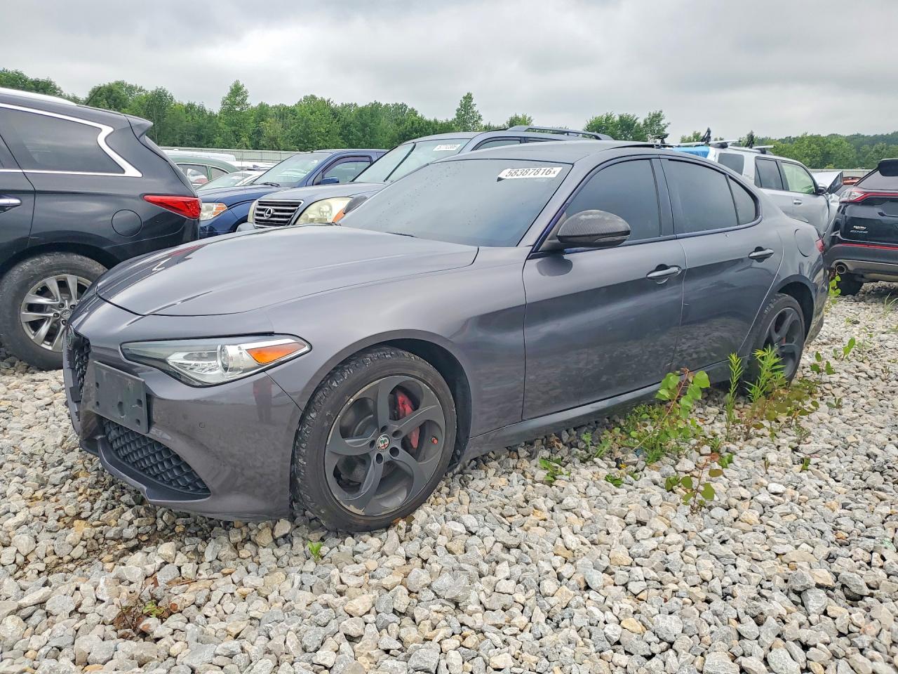 2017 Alfa Romeo Giulia, VIN ZARFAEDN4H7553981 — Normal wear