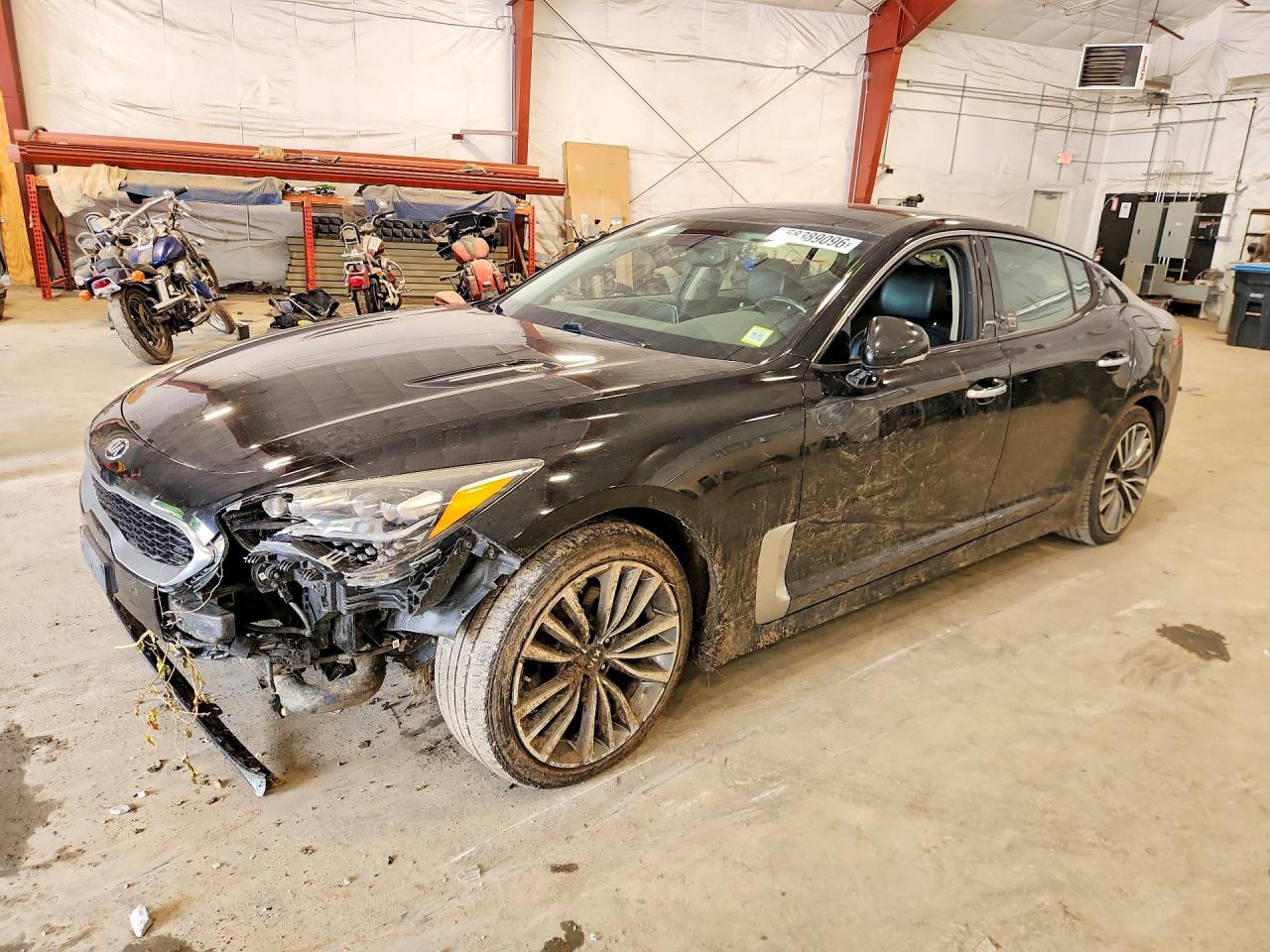 2018 Kia Stinger Premium, VIN KNAE25LA4J6017042 — Front end