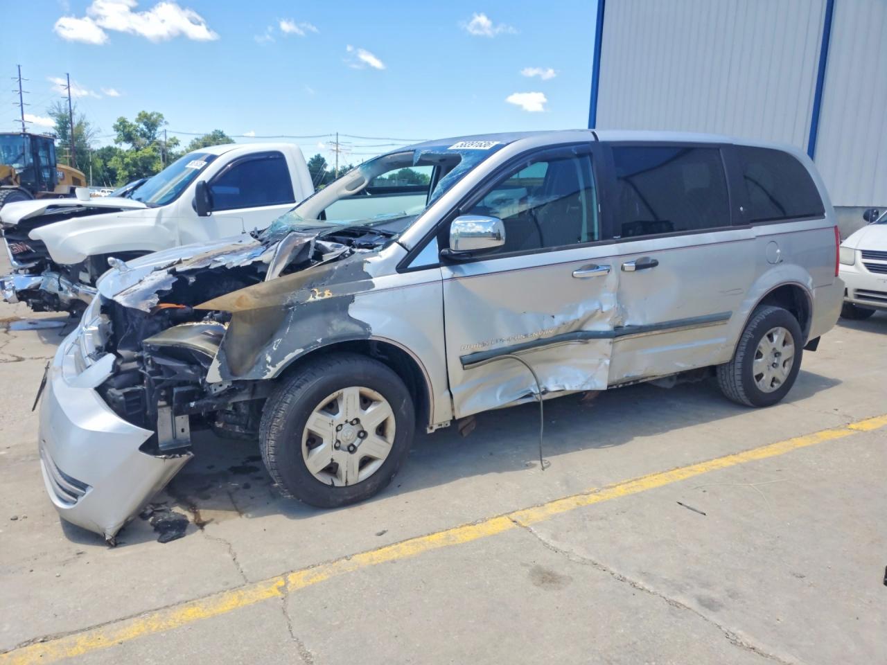 2008 Dodge Grand Caravan SE, VIN 1D8HN44H08B137517 — Engine fire