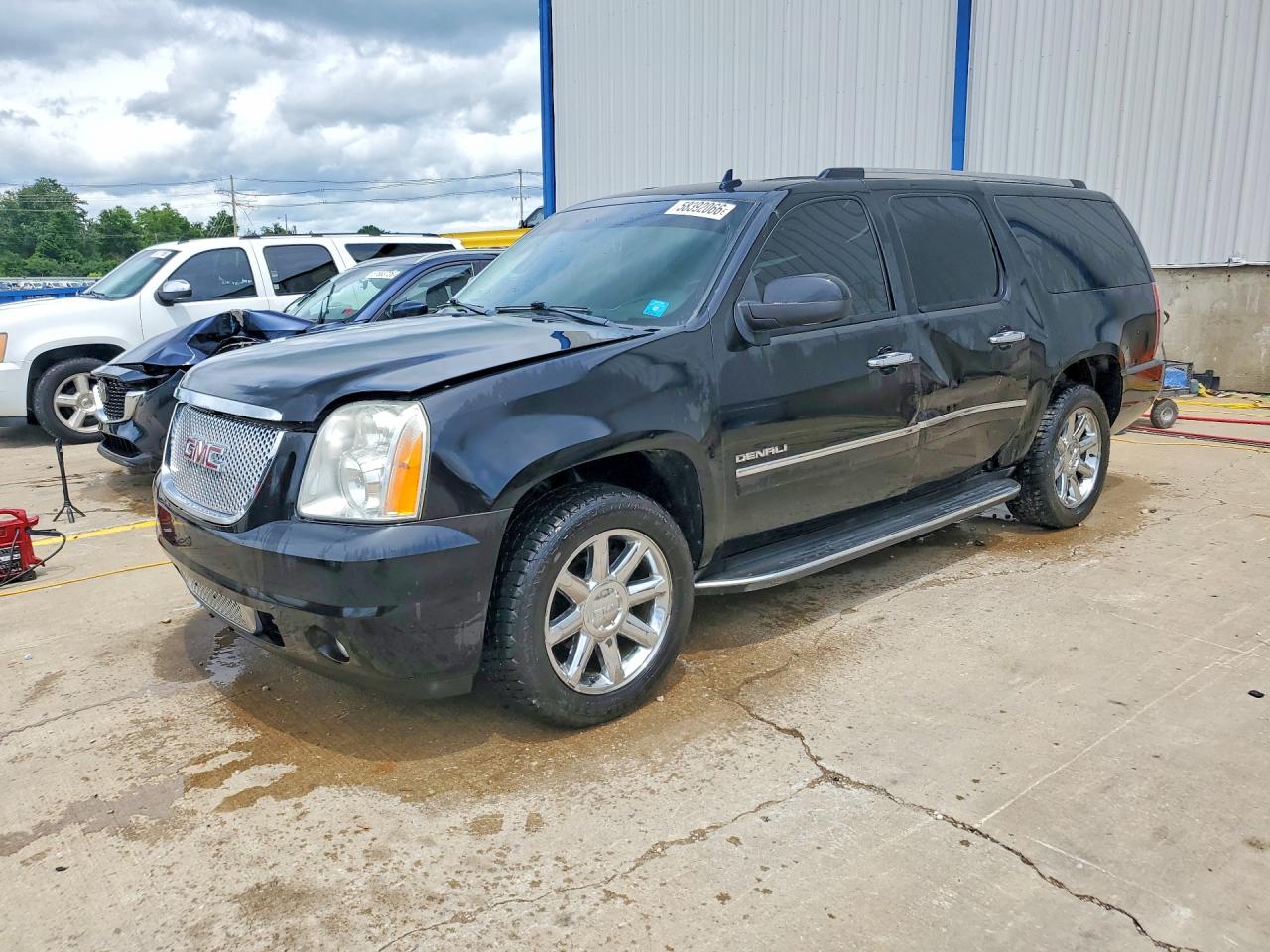 2011 GMC Yukon XL Denali, VIN 1GKS2MEF6BR200245 — Бок