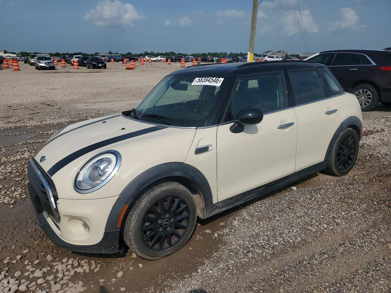 2016 MINI Hardtop 4 Door, VIN WMWXU1C5XG2D12096 — Minor dents and scratches