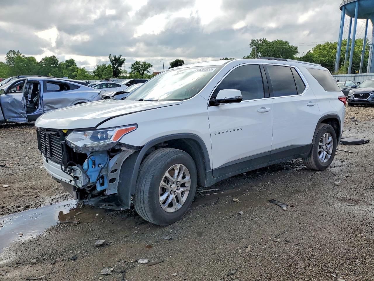2018 Chevrolet Traverse LT Cloth, VIN 1GNERGKW0JJ121247 — Front end