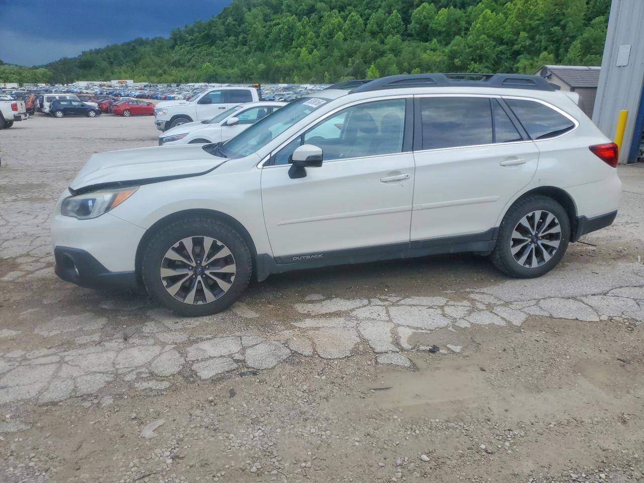 2016 Subaru Outback Limited, VIN 4S4BSANC1G3242781 — Front end