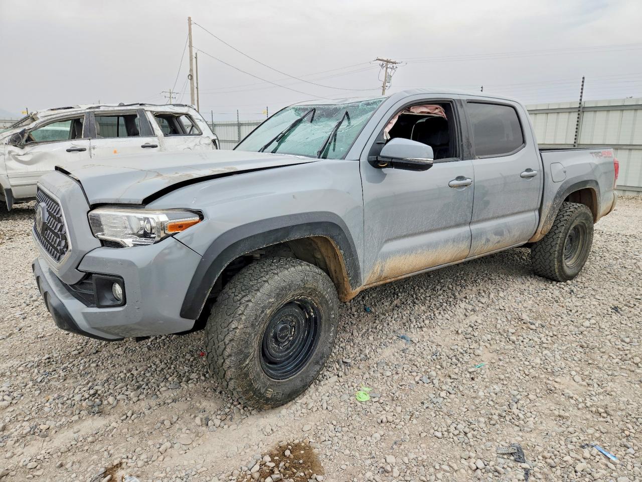 2019 Toyota Tacoma TRD Off Road, VIN 3TMCZ5AN3KM278028 — Опрокидывание