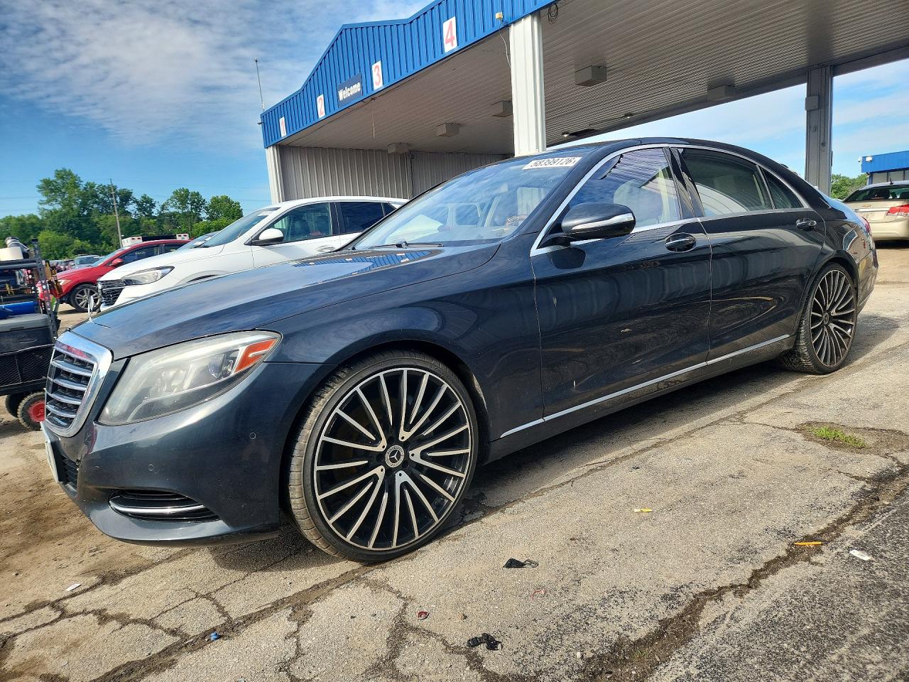 2015 Mercedes-Benz S 550, VIN WDDUG8FB8FA118987 — Minor dents and scratches