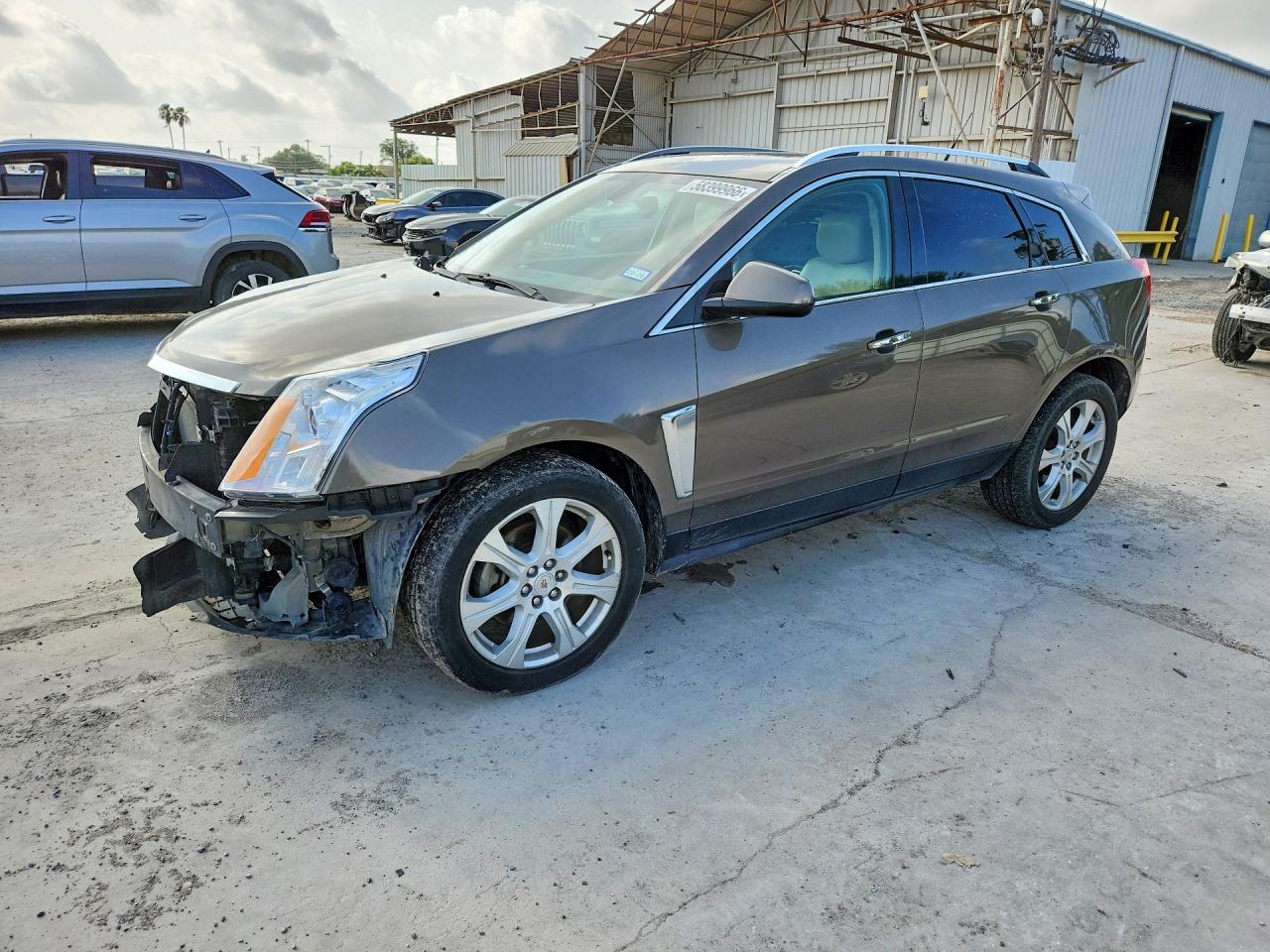 2014 Cadillac SRX Luxury Collection, VIN 3GYFNBE31ES564924 — Front end