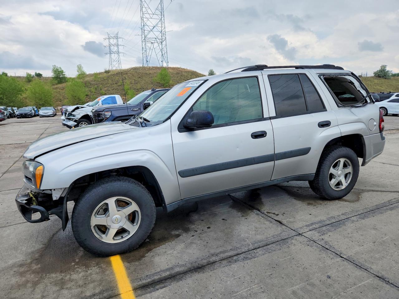 2005 Chevrolet TrailBlazer LS, VIN 1GNDT13S652352613 — Side