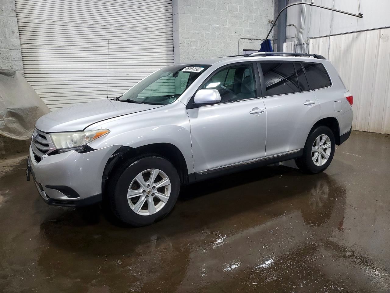 2012 Toyota Highlander SE, VIN 5TDBK3EH4CS157843 — Front end