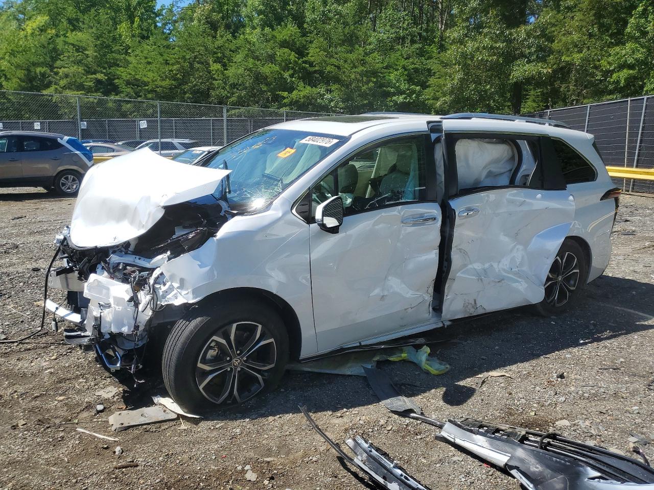 2026 Toyota Sienna Platinum, VIN 5TDESKFC2TS249754 — Front end
