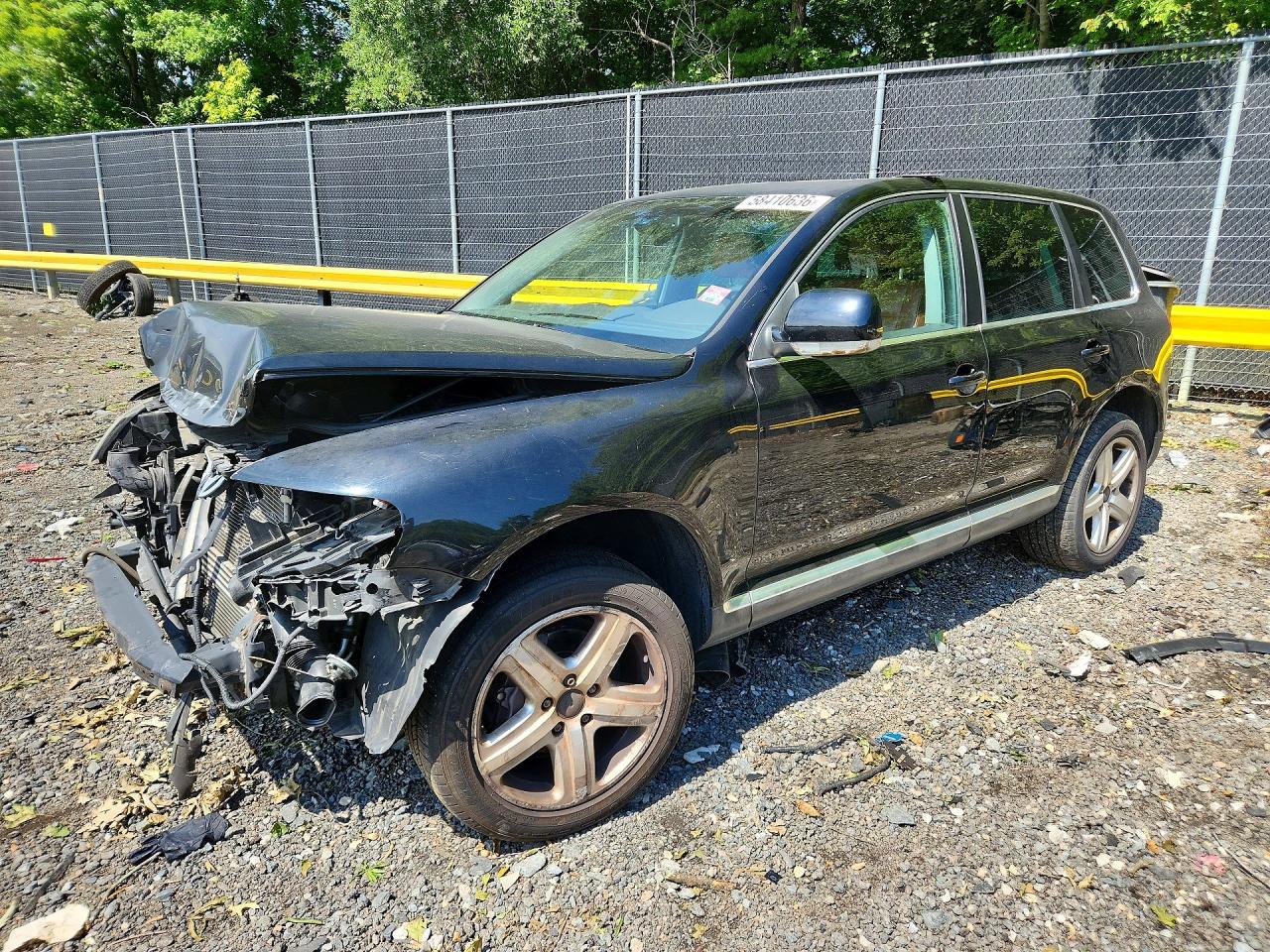 2006 Volkswagen Touareg 4.2L V8, VIN WVGMM77L06D019708 — Front end