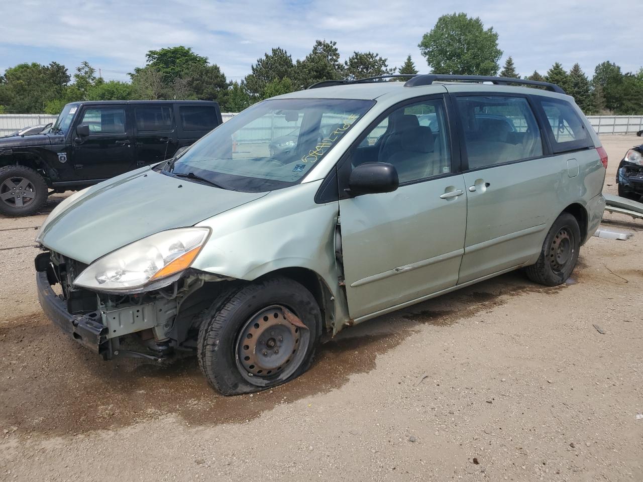 2007 Toyota Sienna LE, VIN 5TDZK23C67S098168 — Side