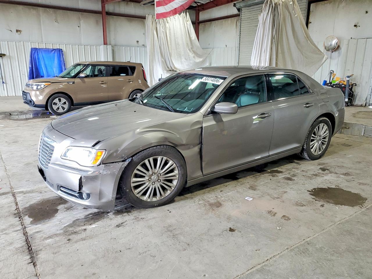 2014 Chrysler 300, VIN 2C3CCARG6EH321445 — Перед