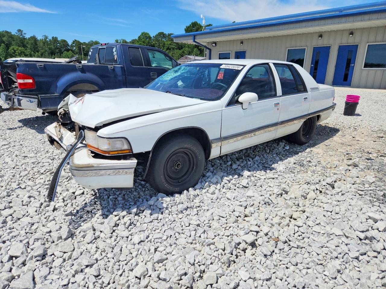 1994 Buick Roadmaster, VIN 1G4BN52P1RR432506 — Front end
