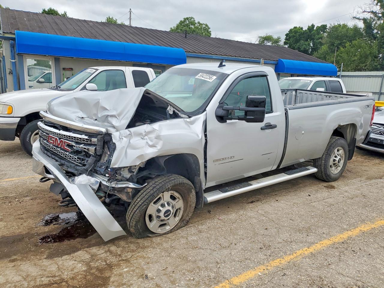 2013 GMC Sierra 2500HD SLE, VIN 1GT020C88DZ238692 — Front end
