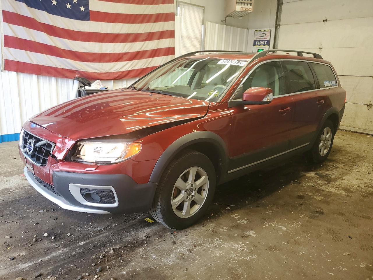 2012 Volvo XC70 3.2L, VIN YV4940BZ4C1118295 — Front end
