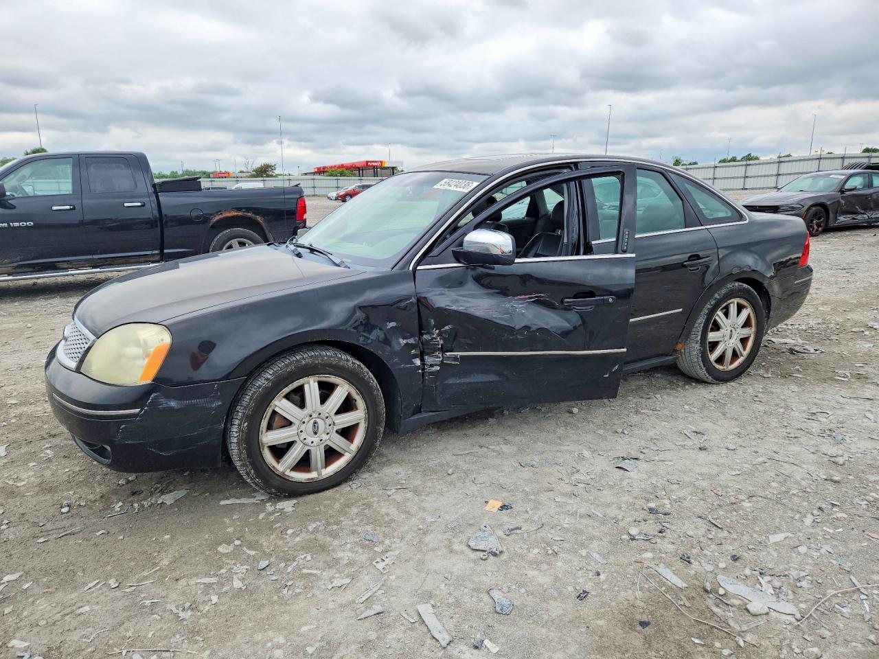 2006 Ford Five Hundred Limited, VIN 1FAFP25106G101709 — Side