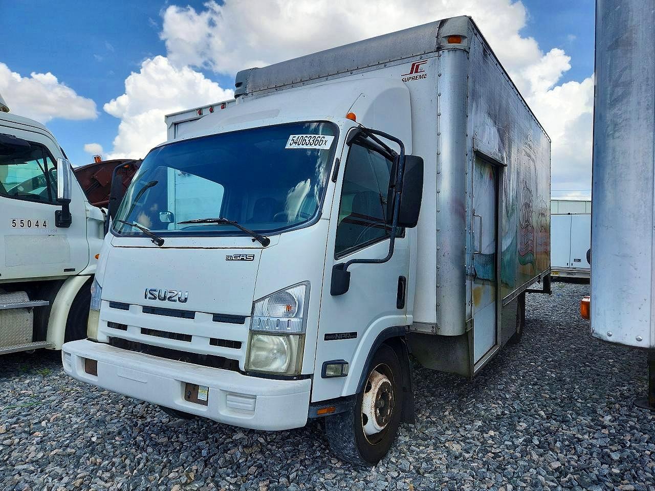 2009 Isuzu NPR, VIN 4KLC4W1N49J800466 — Мелкие вмятины и царапины