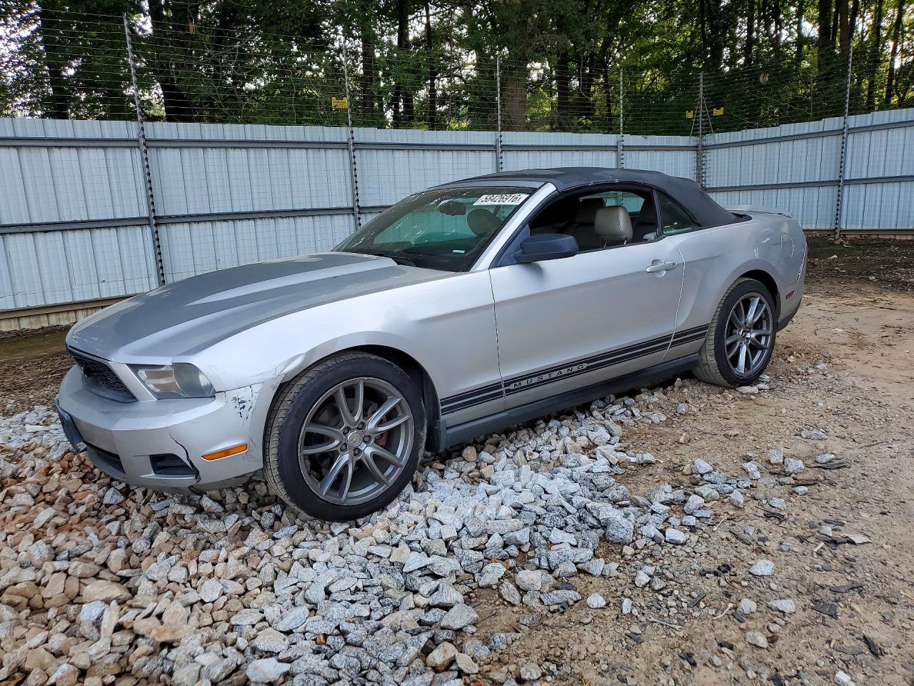 2011 Ford Mustang V6, VIN 1ZVBP8EM2B5115393 — Перед