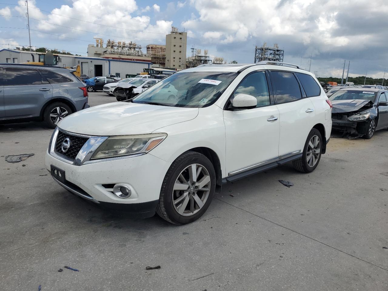 2013 Nissan Pathfinder SV, VIN 5N1AR2MN2DC622112 — Перед