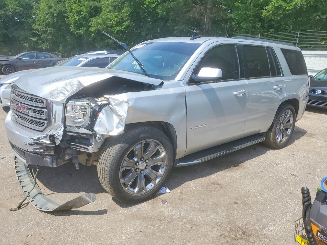 2015 GMC Yukon SLT, VIN 1GKS1BKC9FR252542 — Front end
